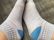 Durchgeschwitzte Socken von Handwerkerin - Horn-Bad Meinberg