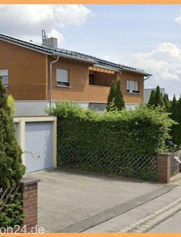 Exklusives Zweifamilienhaus in Top-Lage von Schwanstetten mit Doppelcarport und PV-Anlage - Schwanstetten