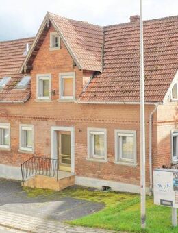 Sanierungsbedürftiges Wohnhaus mit 2 Garagen in Mistelgau / OT! - Mistelgau