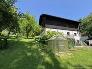 Charmantes Zweifamilienhaus mit großem Grundstück in ruhiger Lage von Mitterfels - Mitterfels