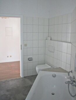 Helle, Teilmöblierte 2-Zimmer-Wohnung mit Einbauküche - Leipzig