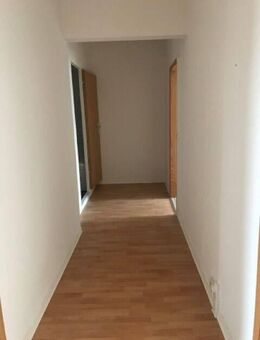 Wohnen - 02. OG - rechts - Ziolkowskistraße 66 - Schwerin