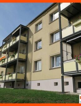 3-Raum-Wohnung zum Einziehen und Wohlfühlen! Bad mit Wanne // Balkon mit Blick ins Grüne - Gera