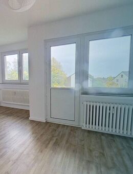 Ein Ort zum Wohlfühlen: Sanierte 3-Zimmer-Wohnung mit BALKON und BADEWANNE - Bielefeld
