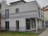 Einfamilienhaus mit Nebengebäude / Bauplatz - Erfurt