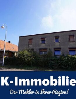 Angern- 2 Sanierungsbedürftige Häuser mit separatem Baugrundstück, Scheune, Garagen, Stallung sowie angrenzender Wiese - Angern