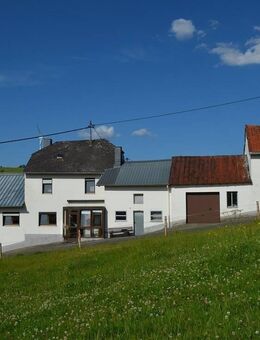 Wohnhaus mit Ökonomiegebäuden und Grundstück in ruhiger Lage von Plütscheid - Plütscheid