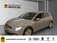 VW Golf, 1.5 TSI VIII Life, Jahr 2020 - Berlin