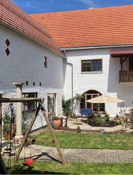 Attraktiver Vierseithof mit vielfältigen Möglichkeiten für Wohnen mit Pferde- oder Tierhaltung - Wurmannsquick