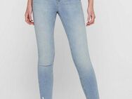 ONLY Ankle-Jeans ONLBLUSH MID SK ANK RAW mit leicht ausgefranstem Beinabschluss