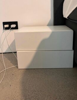 2 weiße Nachttische - Plochingen Zentrum