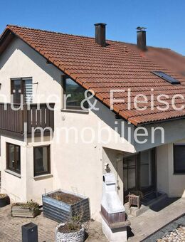 Licht. Ruhe. Zuhause. DHH mit Einliegerwohnung, Gartenidylle & Platz für die ganze Familie - Mühlacker