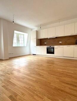 Hell, ruhig & hochwertig - 2-Zimmer-Wohnung mit moderner EBK und Tageslichtbad mit Wanne - Halle (Saale)