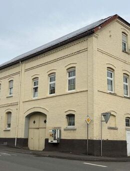 Solides Mehrfamilienhaus mit fünf Wohneinheiten und zusätzlicher PV-Einnahme in Warburg- OT - Warburg (Hansestadt)