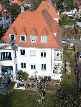 Gehobenes Wohnen - 4-Raumwohnung mit Terasse, Balkon, Loggia und 2 Bädern in Villa sucht Nachmieter! - Dresden