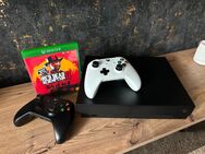 WIE NEU - Xbox One X 1TB + 2 Controller + Alle Kabel + Spiel - Groitzsch