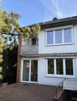 Geräumiges Reihenendhaus mit ausgebautem Dachgeschoss und Garage in ruhigem Wohngebiet. - Barsinghausen