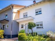 Geräumiges, gepflegtes Reihenmittelhaus mit 2 Garagen und tollem Gartengrundstück - Oberkirch