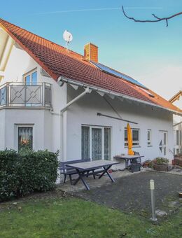 Bezugsfreies Einfamilienhaus mit Einliegerwohnung in Dangstetten - Küssaberg