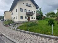 Älteres Wohnhaus mit 2 Wohnungen in zentraler Lage mit großem Grundstück, bereits freigestellt* - Söchtenau