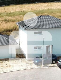 Eleganz und Funktionalität: Ihr neuwertiges Traumhaus in Beutelsbach wartet auf Sie! - Beutelsbach