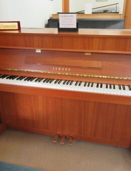 YAMAHA Gebrauchtklavier E 110 NT Kirschbaum m. Garantie - Nideggen