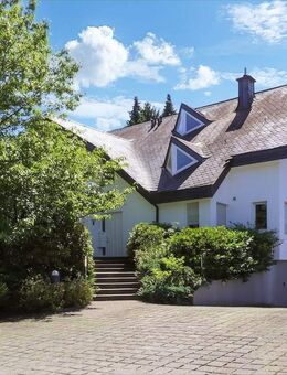 Bielefeld-Hoberge: Zwei gepflegte Mehrfamilienhäuser mit 10 Wohneinheiten und Tiefgarage - Bielefeld