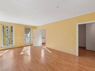 Helle und bezugsfreie 2-Zimmer-Wohnung mit Stellplatz, Aufzug und Balkon - Berlin