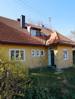VON PRIVAT Attraktives Grundstück mit Altbestand (Zweifamilienhaus) - Ismaning