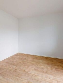 3 Raum Wohnung mit Balkon und Ausblick ins Grüne - Halle (Saale)