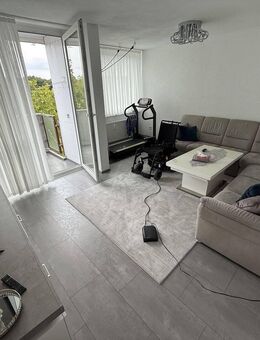 Renovierte 3-Zimmer-Wohnung mit Balkon & 2 Bädern in Hackenbroich - Dormagen