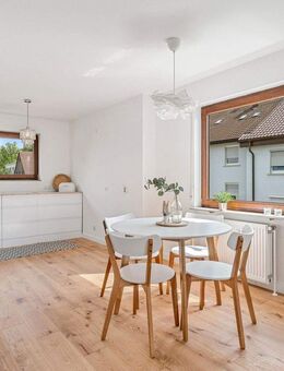 sofort einziehen: helle 3 Zimmer mit Balkon und Stellplätzen - neu renoviert - Leonberg (Baden-Württemberg)