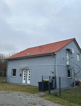 Ideal für Eigenutzer und Kapitalanleger: Zweifamilienhaus mit vermieteter Einheit in Altenmedingen - Altenmedingen