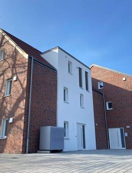 Exklusive 3 Zi.-Dachgeschosswhg. inkl. EBK, Loggia & Stellplatz. - Henstedt-Ulzburg