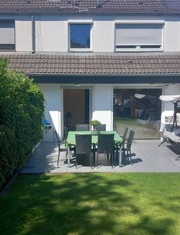Gepflegtes 5-Zi-Einfamilienhaus mit wunderschönem Garten, 2 Sonnenterrassen und zukaufbarer Garage! - Bonn