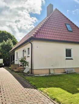 Großes, Saniertes Einfamilienhaus mit Garage in Butjadingen-Stollhamm - Butjadingen