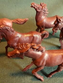 5 alte Pferdefiguren 60er/70er Jahre aus den Heinerle-Wundertüten - Niederfischbach