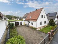 Wunderschön saniertes Zweifamilienhaus + zwei genehmigte Doppelhaushälften in Traumlage! - Erlangen