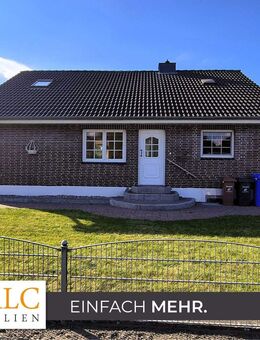 Charmantes Einfamilienhaus mit Ausbaureserve, großem Garten und herrlicher Aussicht - Großenaspe