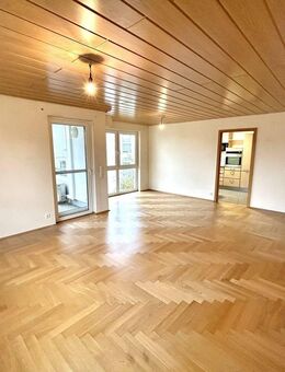 Exklusive Eigentumswohnung mit Balkon, Aufzug und zwei Tiefgaragenplätzen - Vaihingen (Enz)