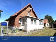 Leben auf dem Land ! Doppelhaushälfte auf großem Grundstück mit Garage und viel Nebengelass - Pritzwalk