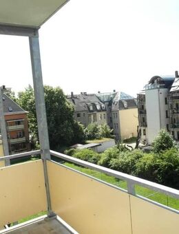 Kleine Wohnung mit Balkon in einem vollsanierten Altbau mit moderner Wärmedämmung - Chemnitz