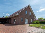 Großzügiges Einfamilienhaus in Siedlungslage mit Doppelcarport, Garten, Terrasse - Rhauderfehn