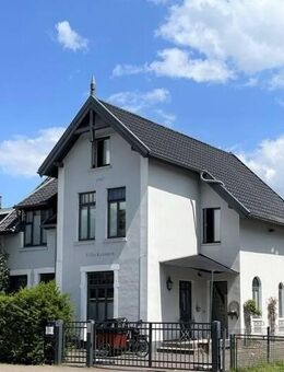 Große Villa in Ahrensburg zu verkaufen mit Anbau und zwei Wohncontainern! - Ahrensburg