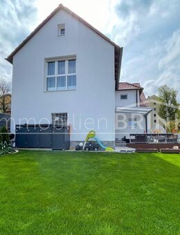 Smarthome: Hightech trifft Wohnkomfort, komplett sanierte DHH mit Garten, zwei Garagen in Langenzenn - Langenzenn