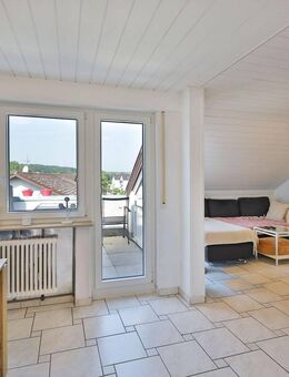 Ideal für Singles, Paare und Kapitalanleger: Helle Dachgeschosswohnung mit Loggia - Leonberg (Baden-Württemberg)