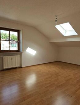 Attraktive 3-Zimmer Wohnung bei Traunstein - Balkon, TG-Stellplatz, Kelleraum, Pelletsheizung - Traunstein