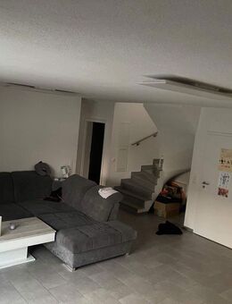 Moderne Maisonette-Wohnung mit 6 Zimmern, 141 m² Wohnfläche und zwei Stellplätzen - Baujahr 2022 - Herxheimweyher