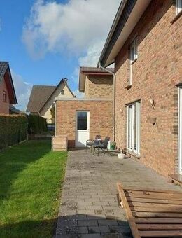 Provisionsfrei ! Erdgeschosswohnung, geräumiger Wohn-Essbereich mit Garage, Baujahr 2013 ! - Steinheim
