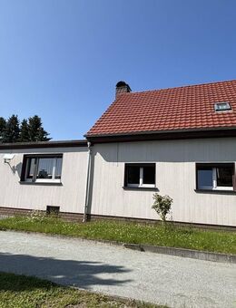 Ruhige Lage! Doppelhaushälfte mit Anbau und Garagen - Ebersbach-Neugersdorf